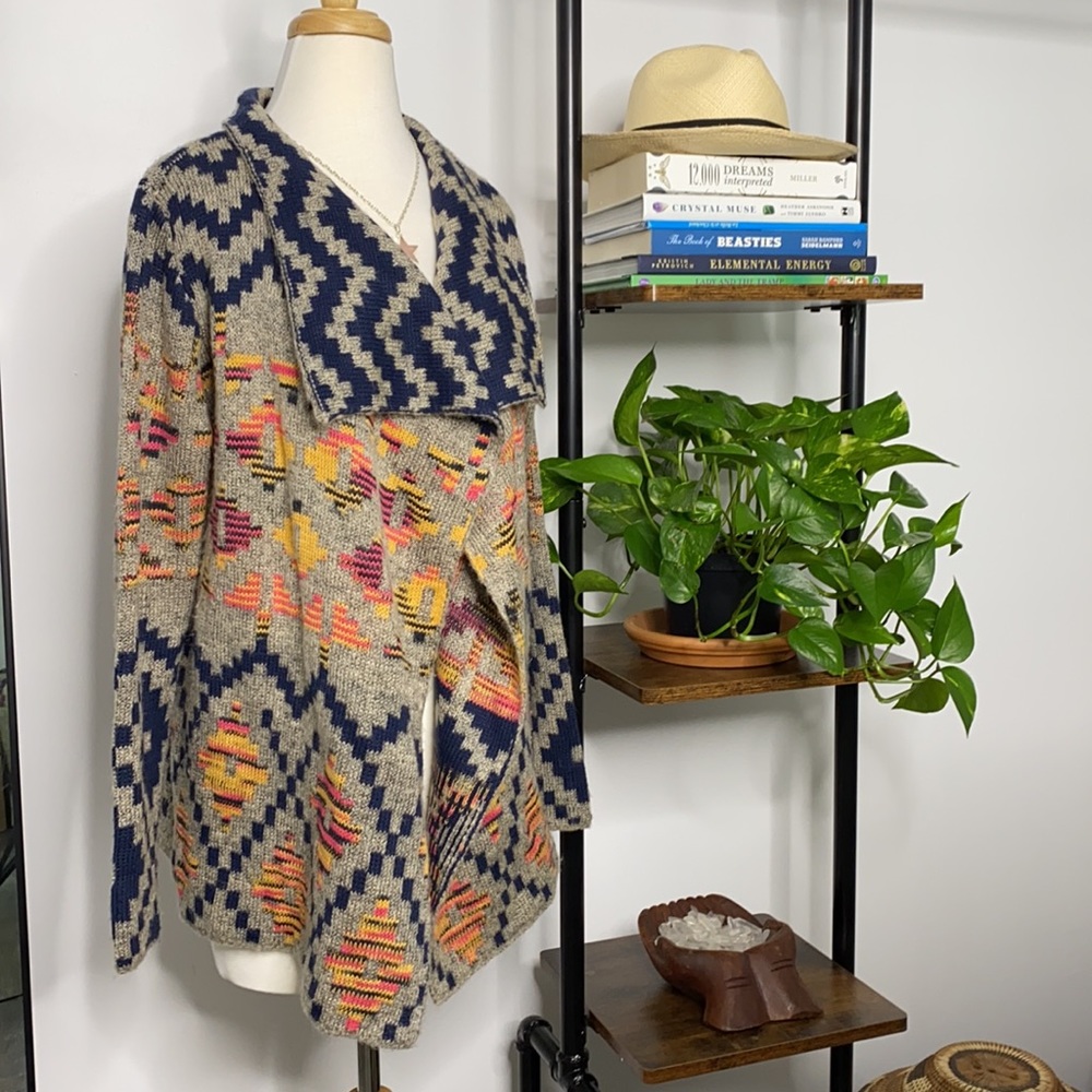 Selfie Couture Colorful Aztec Patterned Cardigan size medium
